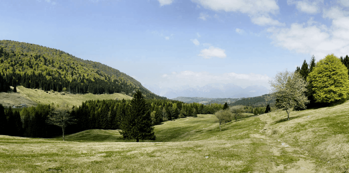 Background for Valmorel : un territorio  e  la sua comunità